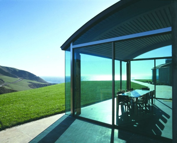 Glass House - Arquitetura Moderna na Califórnia - Vista Lateral