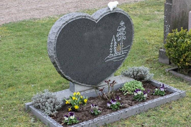 ideias-sepultura-design-coração-tombstone-urna-flores-plantas