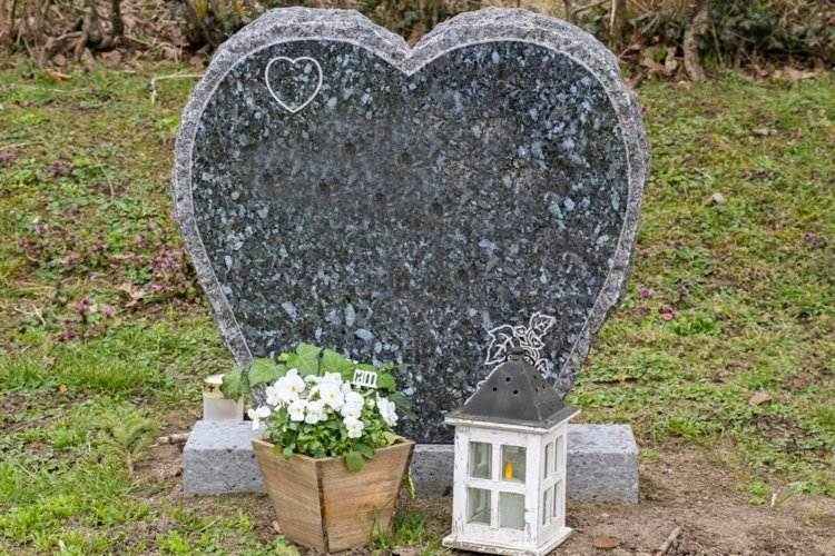 ideias-grave-design-madeira-vaso de flores-túmulo-coração-pedra natural
