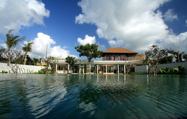 arquitetura verde - casa moderna na piscina