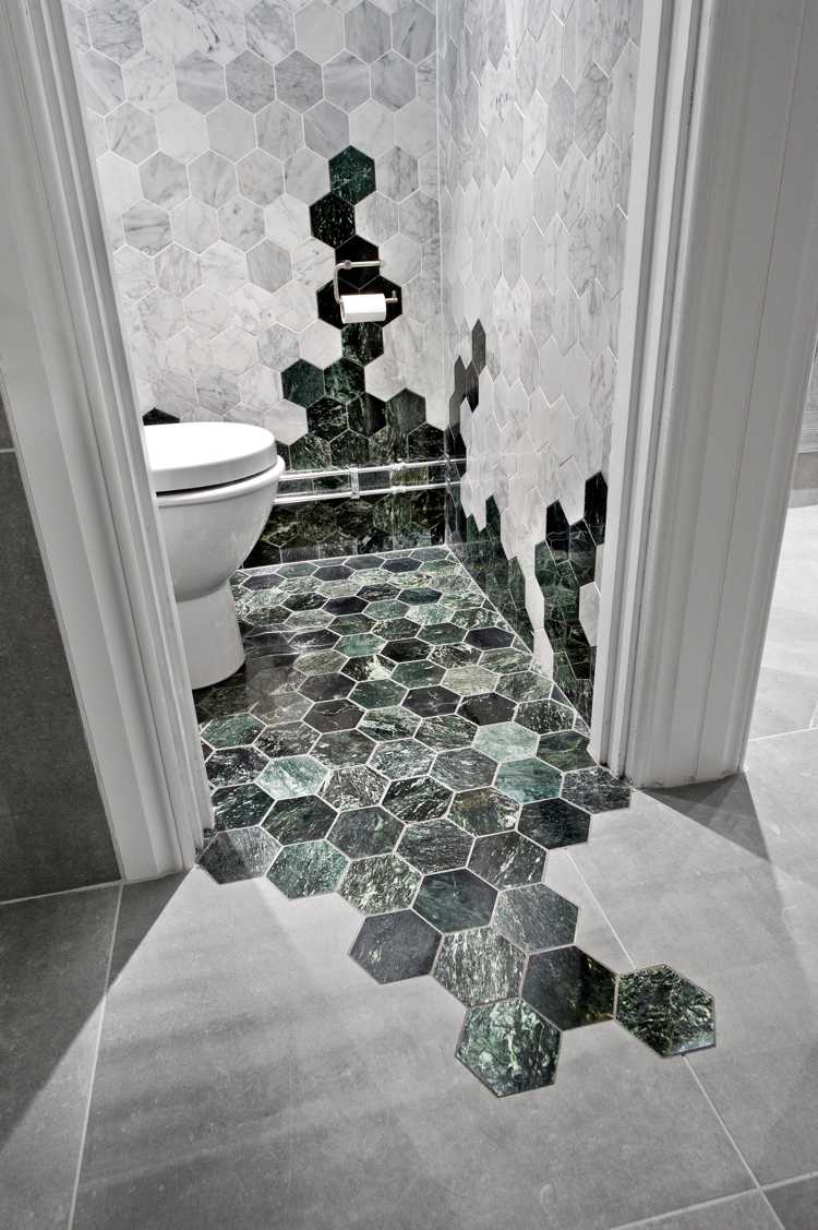 tendência mármore verde banheiro azulejos brancos hexagonais