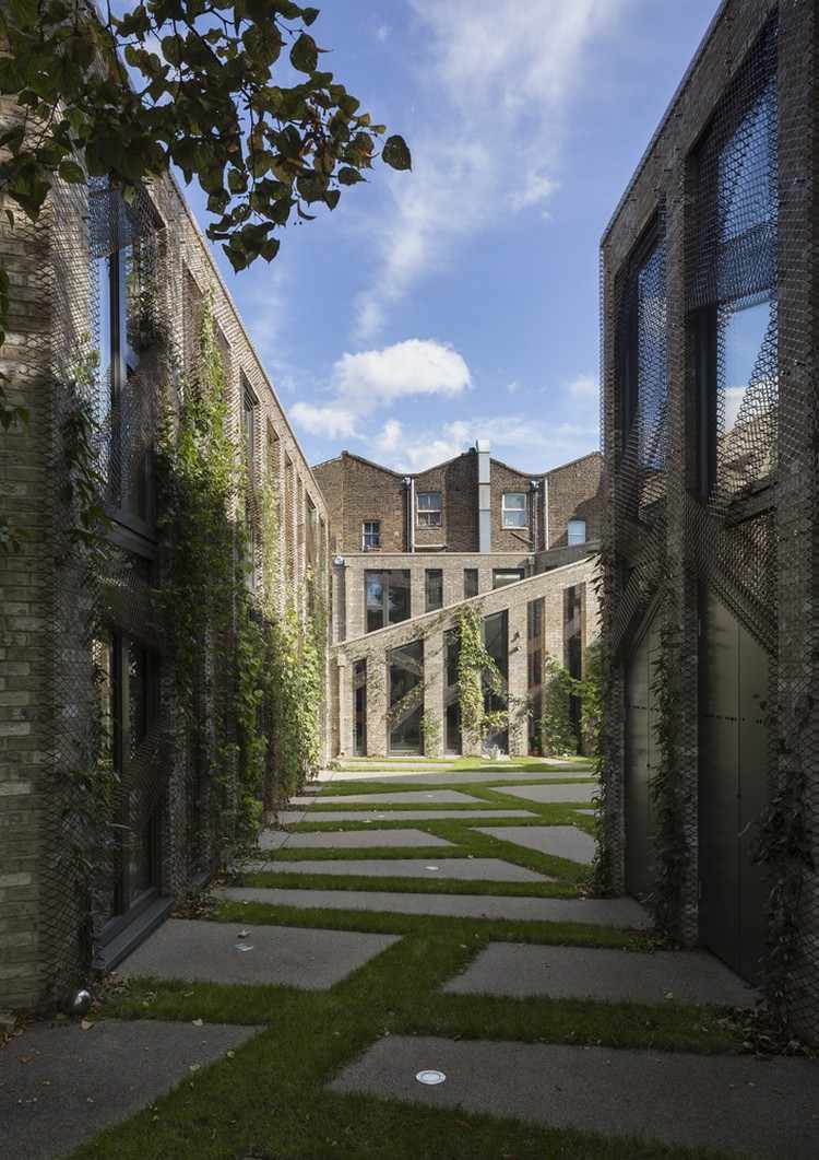 green-living-connected-houses-entrance-courtyard-large-stepping-plate