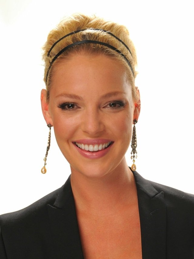 Acessório de fita preta para a cabeça Katherine Heigl