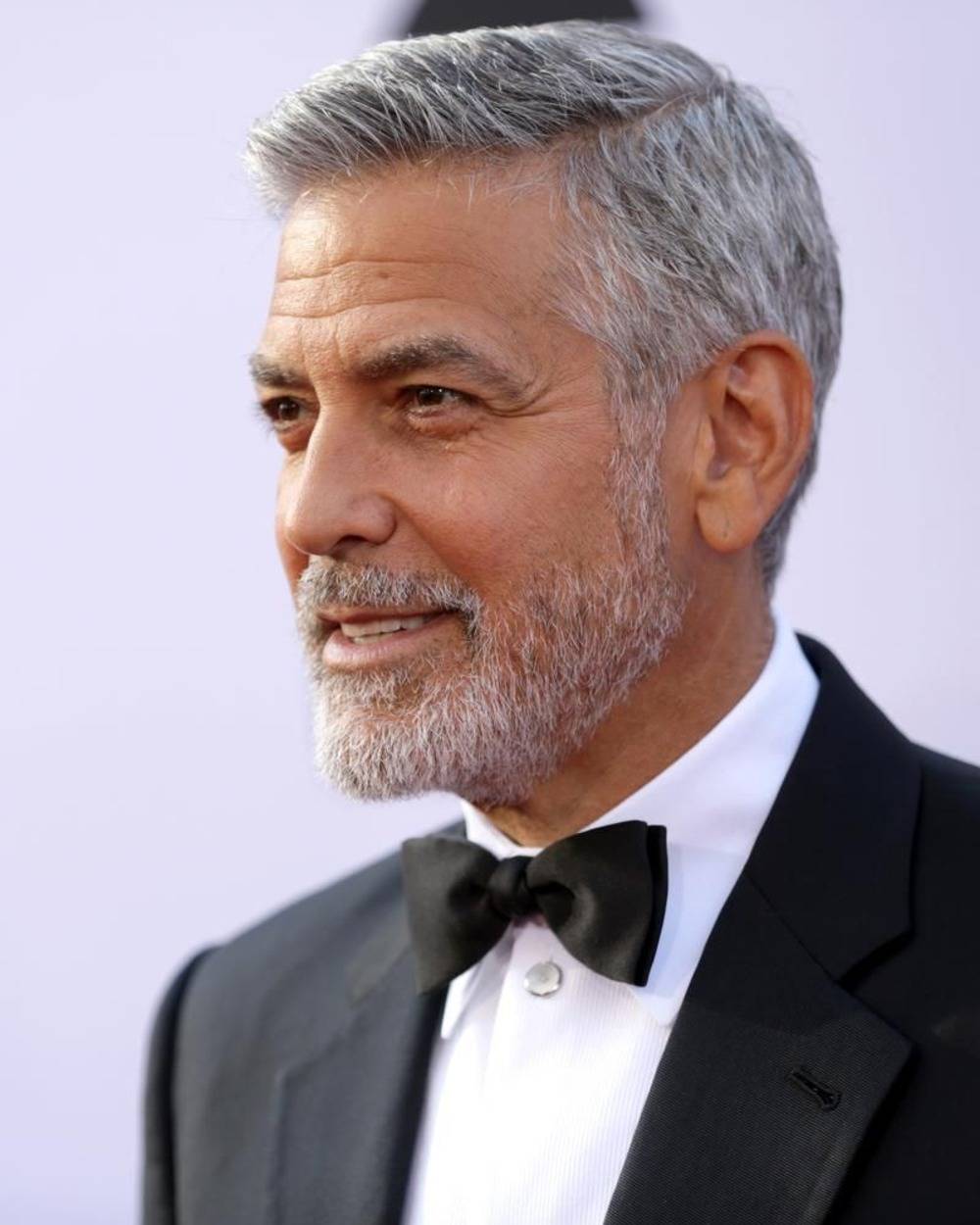 george clooney cabelo grisalho penteado masculino desgaste moderno