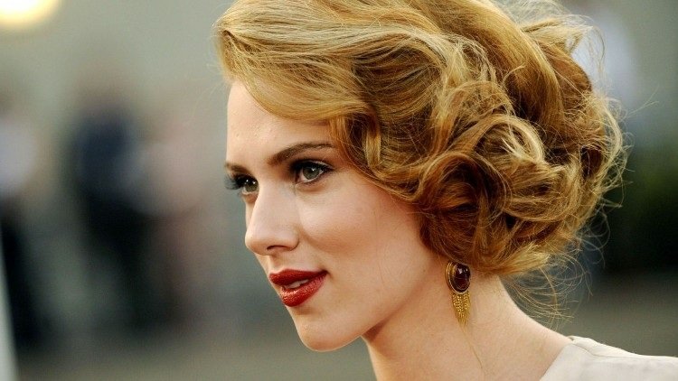 penteados modernos e elegantes das estrelas Scarlett Johannson