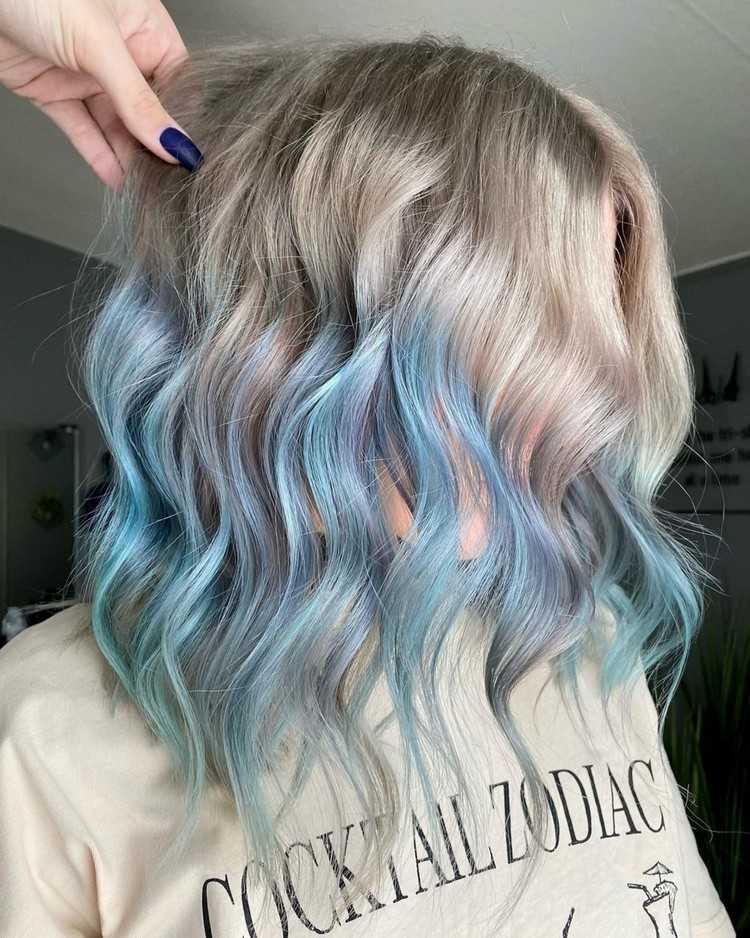 Penteados da tendência da cor do cabelo azul pastel outono 2021