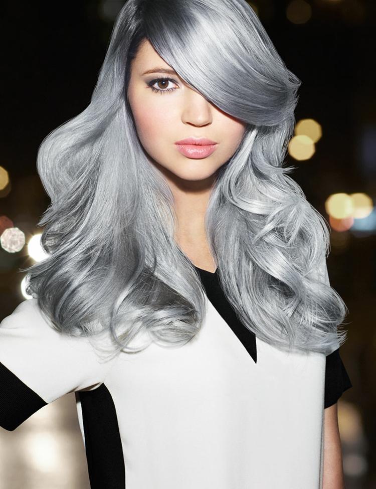 cabelo-cor-de-prata-loiro-cinza-cabelo-ondulado-na altura dos ombros-franja-vestido-oblíquo-preto-branco