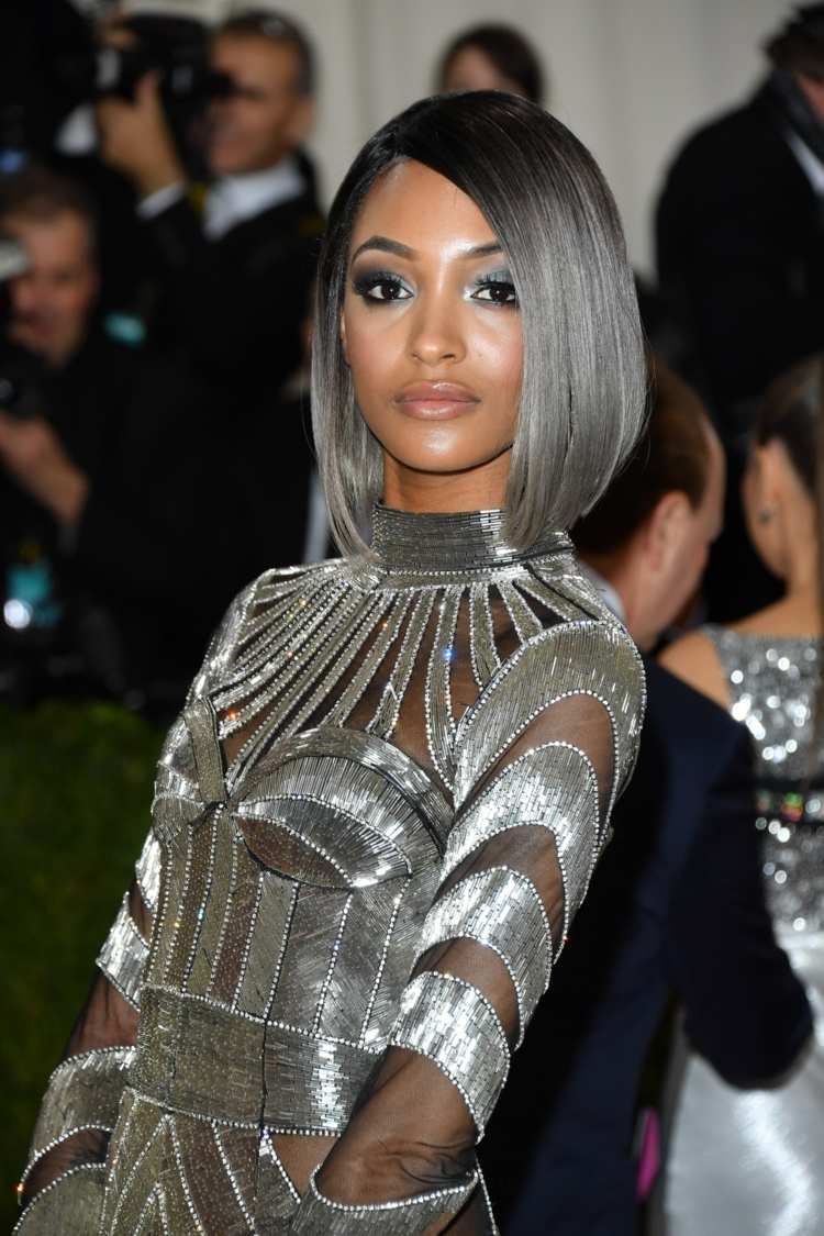 cabelo-cor-prata-loiro-cabelo-liso-escuro-bob-comprimento-médio-vestido-siber-jourdan-dunn