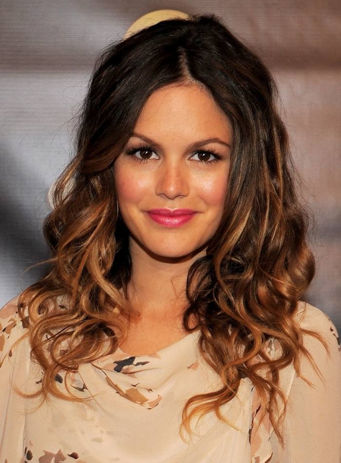 Penteados para cabelo-morena-Rachel-Bilson-ombre-cabelo-pontas-cachos-romântico