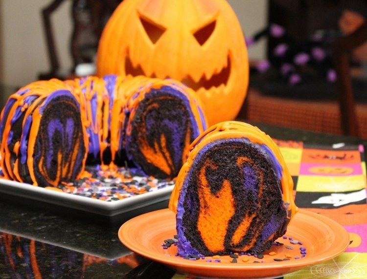 Halloween comida bolo ideia abóbora laranja roxo cacau