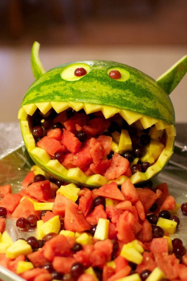 halloween-comida-ideias-melancia-vomitando monstro