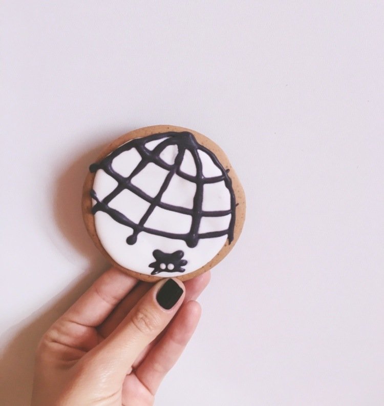 cookies de halloween teia de aranha e aranha