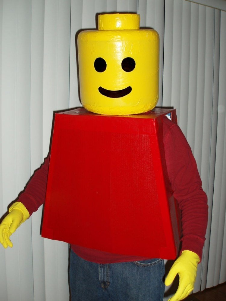 halloween-disguise-men-faça-você-mesmo-lego-maennchen-papelão-papelão-vermelho-amarelo