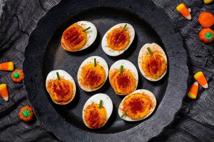 halloween-receitas-dedo-comida-ovos-abóboras recheadas