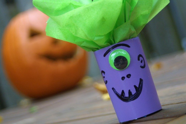 Doces de Halloween embalagens-ideias-rolos de papel higiênico-consertar-decorar