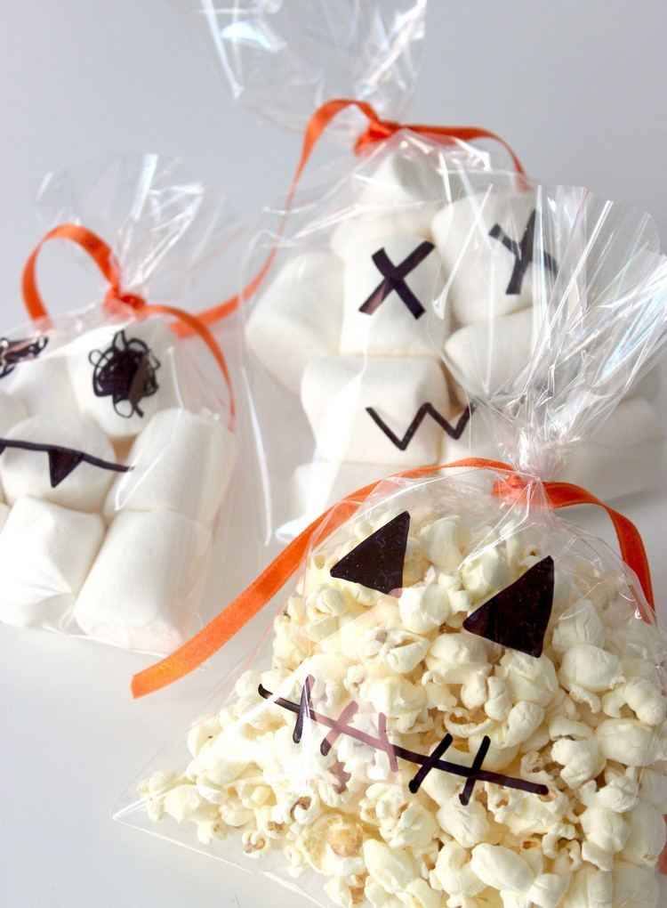 halloween-candy-packaging-easy-creative-bags-marshmallows-pipoca