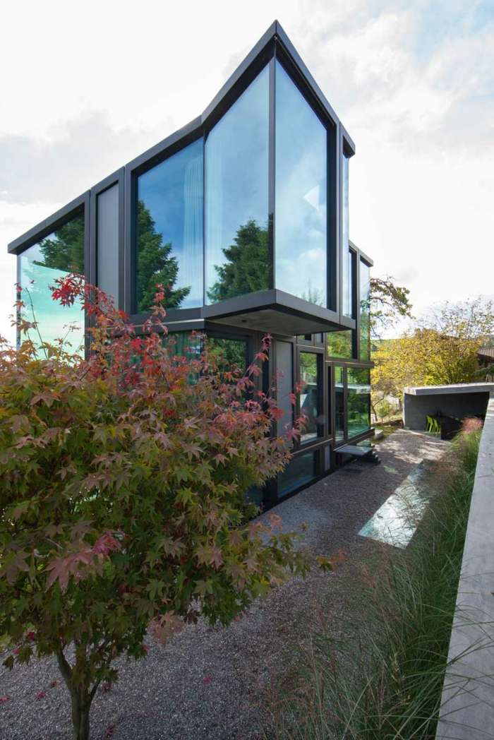 casa feita de vidro moderno bordo com frente de vidro