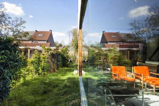 Casa feita de vidro, concreto, jardim, lagoa, área verde, estilo country