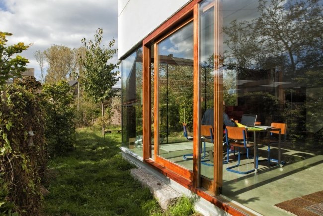 Porta de correr, parede de vidro, moldura de madeira, envidraçamento Gepo-Haus Bélgica