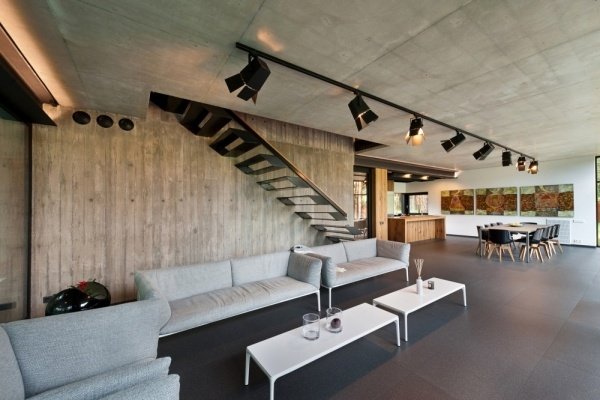 casa de aço em madeira com visual moderno sala de estar