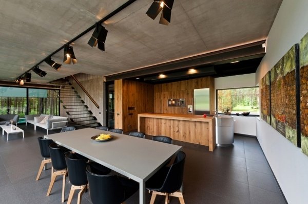 casa de aço em madeira com aparência de sala de jantar de design moderno