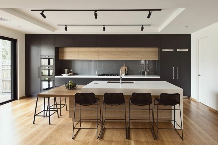 projeto da cozinha armários cinzentos modernos ilha da cozinha banquinho de bar de madeira