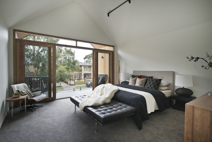 cama do quarto carpete cinza janela moderna