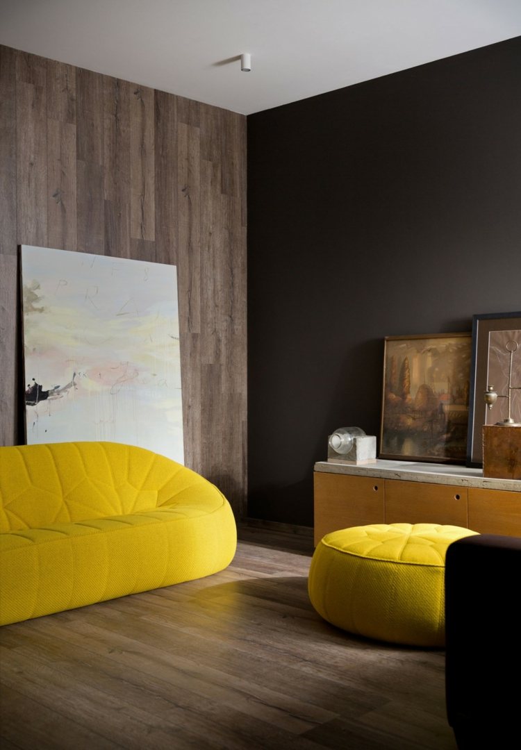 projeto da casa prateleira sofá banquinho amarelo laminado revestimento de parede aparador