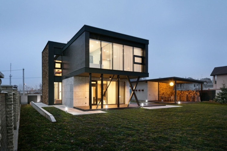 projeto da casa com destaque para a fachada da prateleira, moldura da janela escura e terraço preto