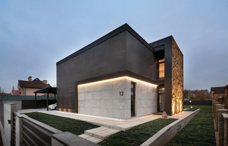 projeto da casa com prateleira de destaque fachada de pedra cinza madeira