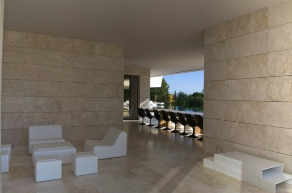moderno-minimalista-branco-móveis-mármore-parede