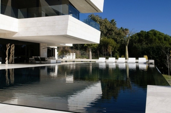 piscina de casa minimalista
