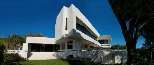 Arquitetura moderna de casa de família na Espanha