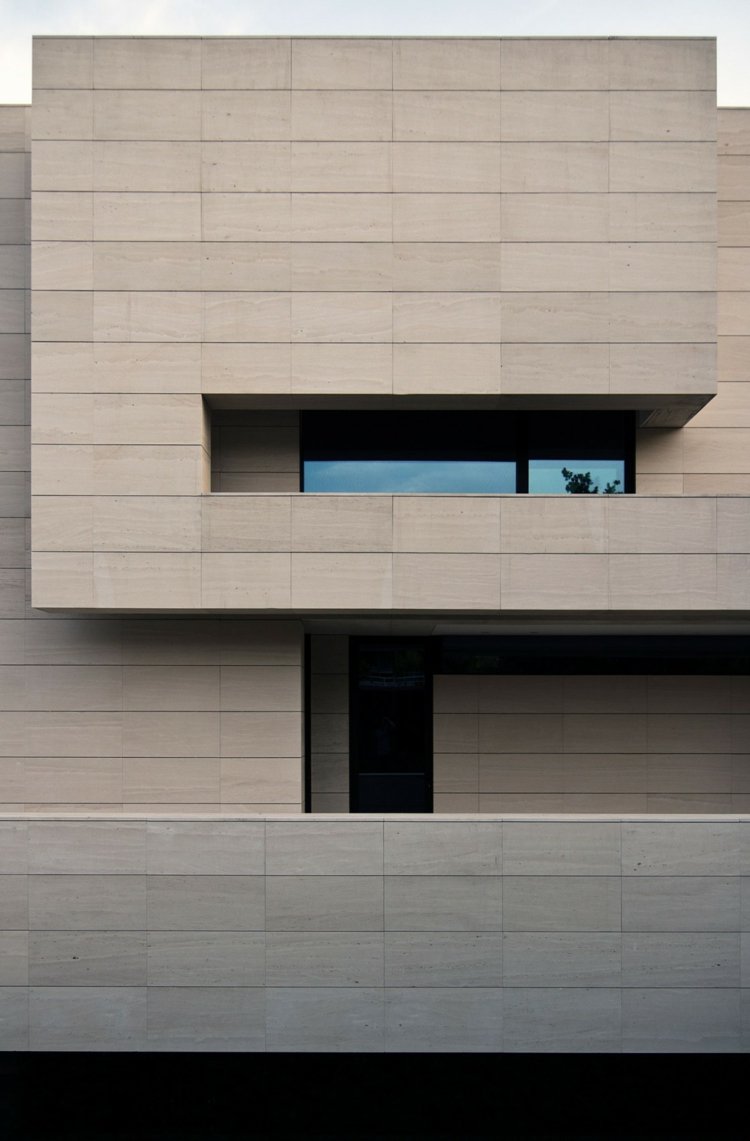 casa com escada em espiral moderna janela varanda ideia de arquitetura