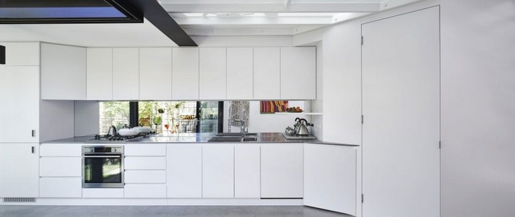 casa-extensão-extensão-branco-equipado-cozinha-porta-banheiro