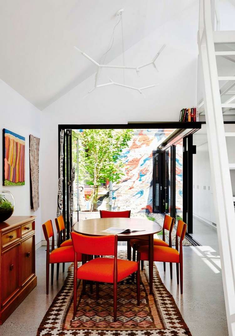 extensão de casa-extensão-área de jantar-vermelho-cadeiras de jantar-móveis de madeira