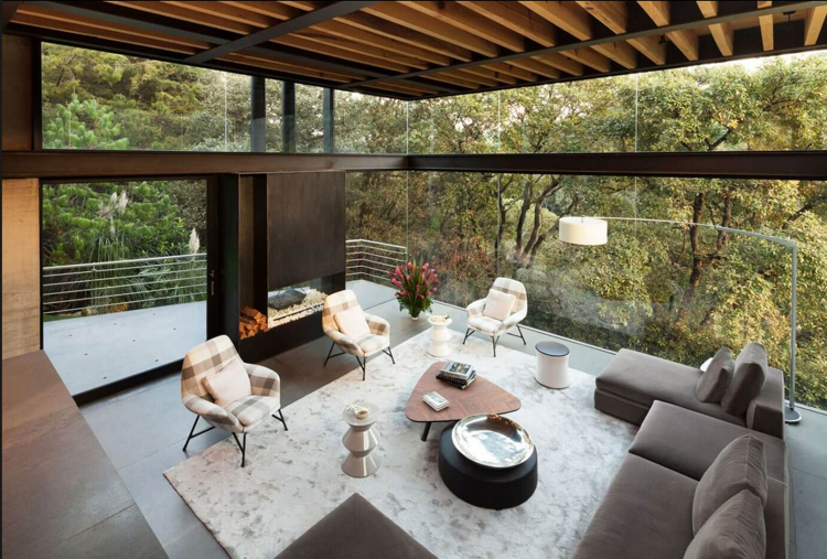 fachada da casa-vidro-moderno-estética-interior-sala-aconchegante-cinza-paisagem natural