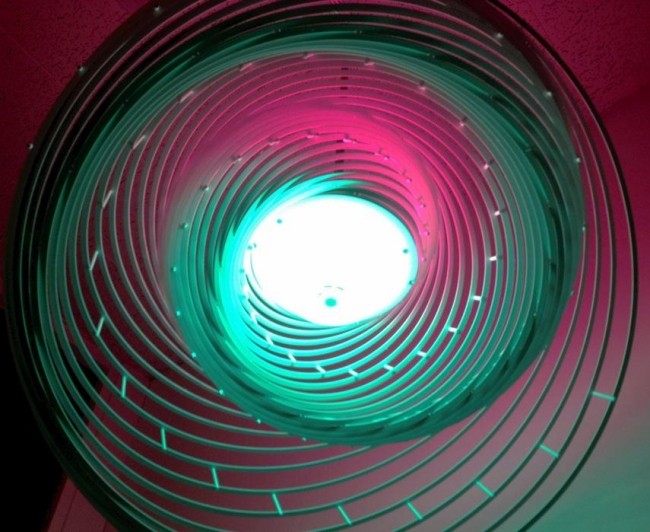 luz suspensa em espiral heliográfica projetada por bartek studio