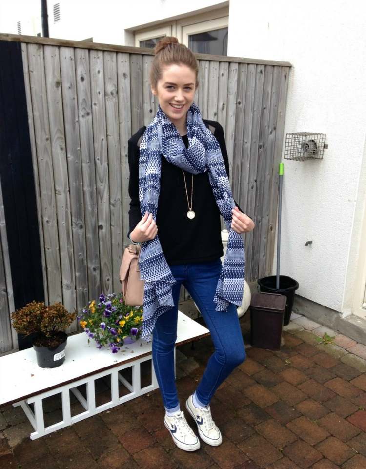 roupa de outono chucks blue nuances cachecol design jeans