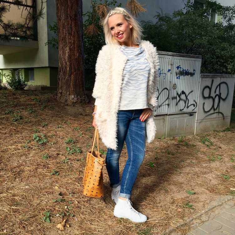 roupa de outono arremessar branco estilo jeans jaqueta de pele creme