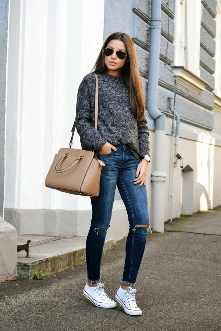 roupa de outono arremessando suéter esportivo elegante cinza escuro bolsa feminina bege