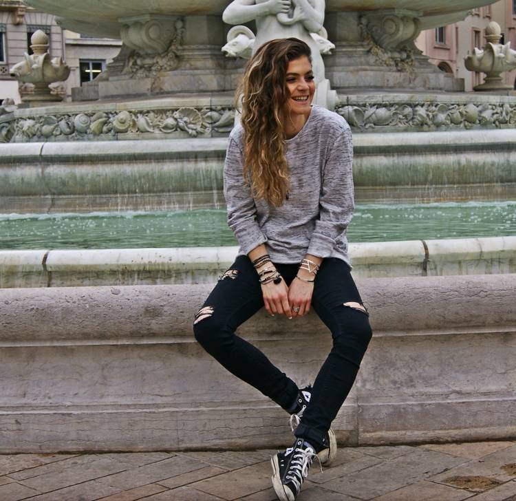 roupa de outono chucks pulôver casual cinza calça preta usado look