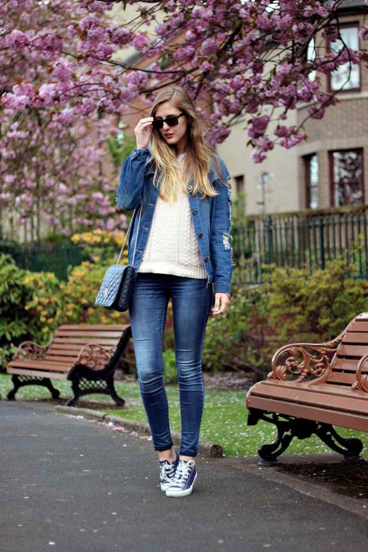 roupa de outono chucks jeans estilo suéter cor creme
