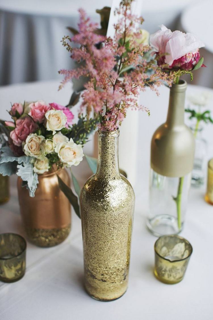 outono-mesa-decoração-ouro-decorado-garrafas de vinho