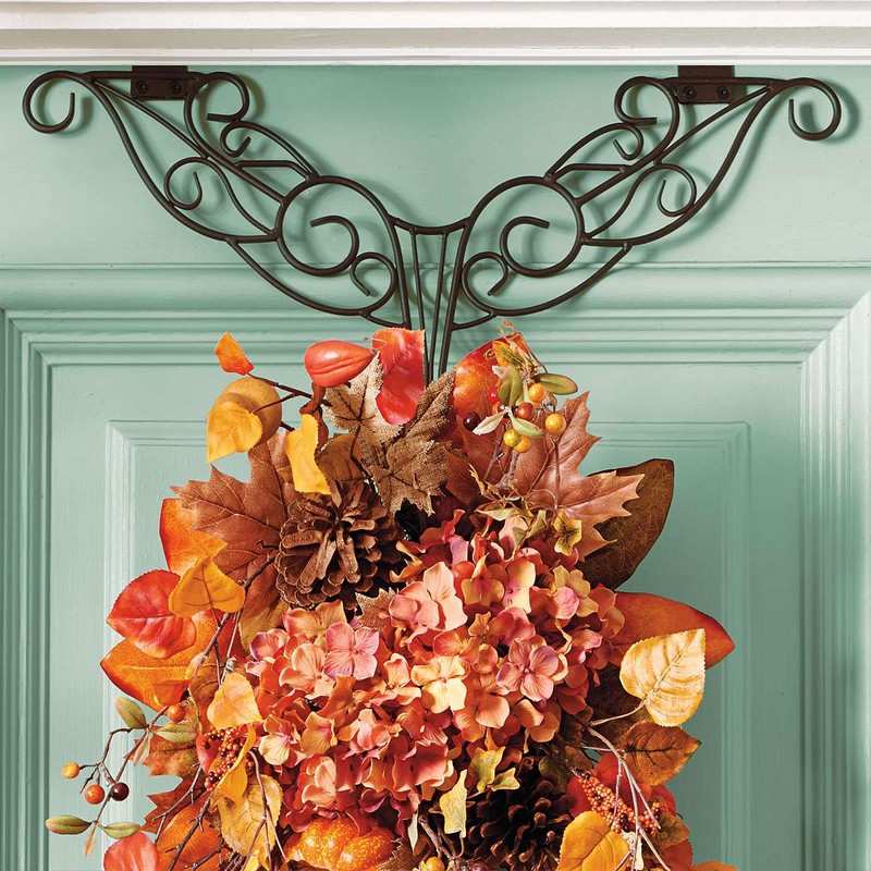 Decoração de outono - materiais naturais - folhas de outono - idéias de decoração de porta
