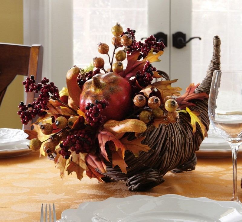 Decoração de outono - materiais naturais - Rosa Mosqueta - folhas de outono - idéias de decoração de mesa
