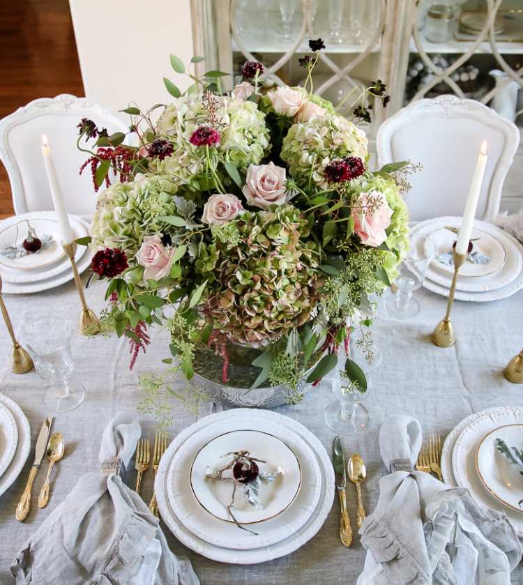 Combine decorações de mesa com flores de outono de hortênsia