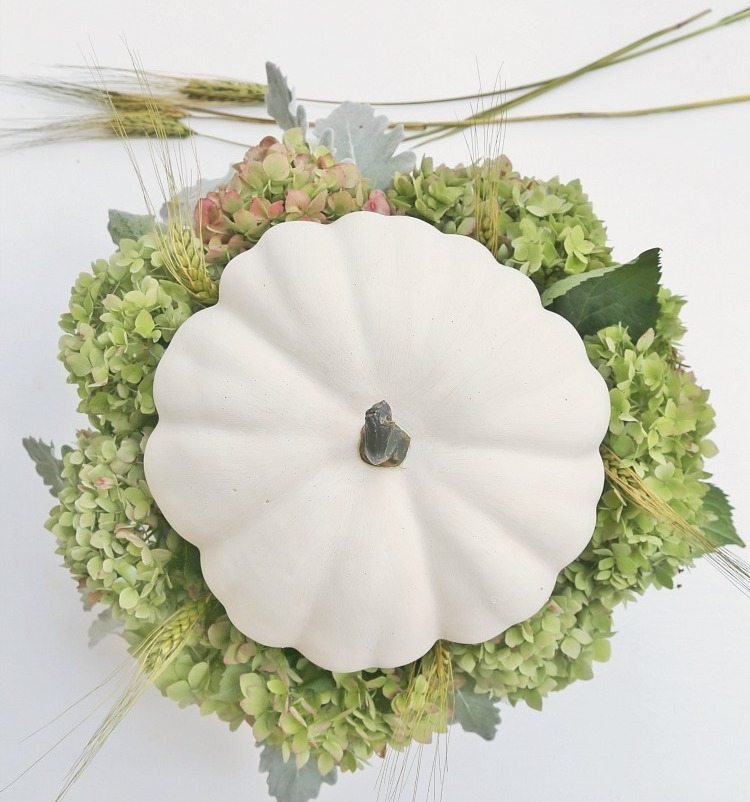 instruções decoração de mesa hortênsias de abóbora de outono faça você mesmo