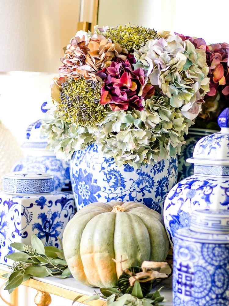 vasos de flores decorativos decoração de outono com hortênsias