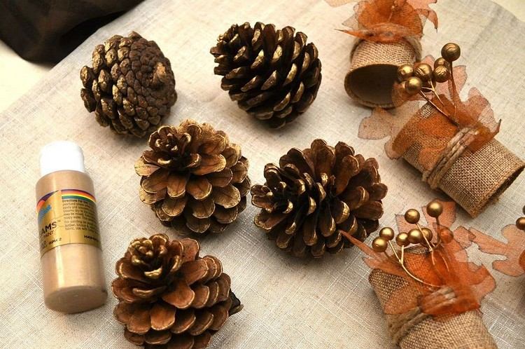 decoração de outono-faça-você-mesmo-ouro-polvilhada-pinho-pinha-anéis de guardanapo